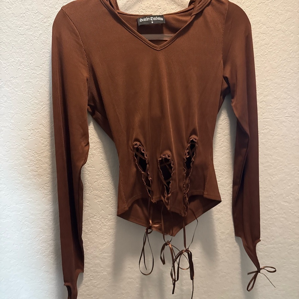 Scarlet Darkness Brown Top with Unique Cutout Design with hood Size S - Picture 2 of 11